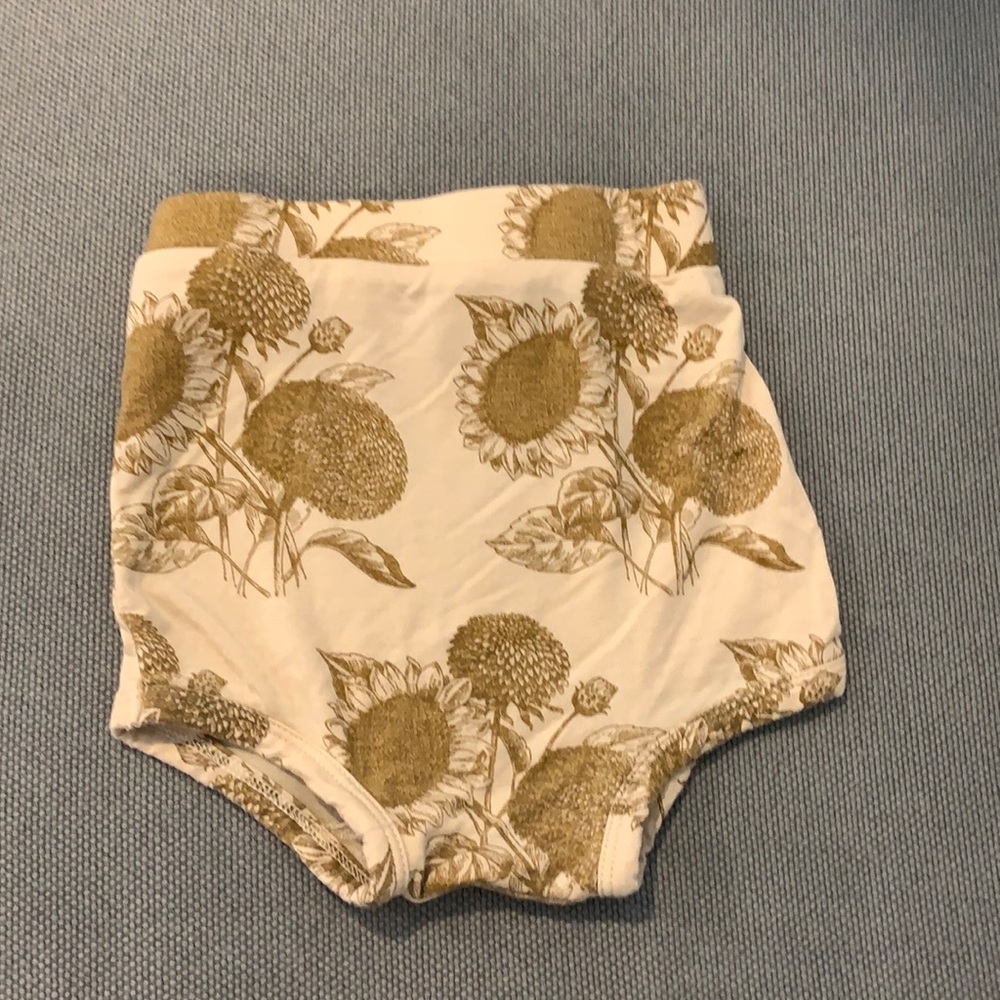 Kate quinn sunflower bloomers size 6-12 months EUC